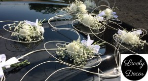 dekoracja samochodu do ślubu kwiaty zywe 